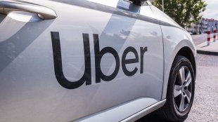 Uber премахва шофьорите от колите си