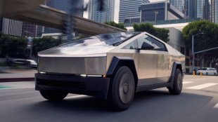 Как се справя Tesla Cybertruck след 160 000 км за година
