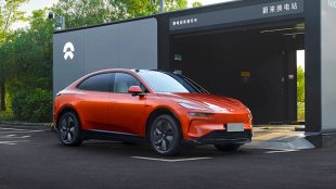 Nio превърна смяната на батерии в масов феномен