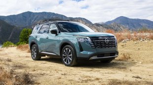 Nissan предизвиква Toyota не с един, а с два Pathfinder