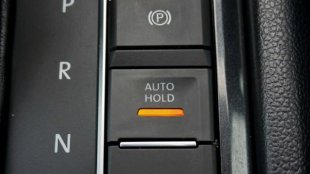 Нова Auto-Hold функция почиства дисковете и спасява спирачките