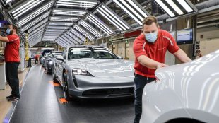 Porsche ще освободи 39% от служителите си след две вълни на съкращения