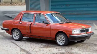 6 автомобила с по два бензинови двигателя