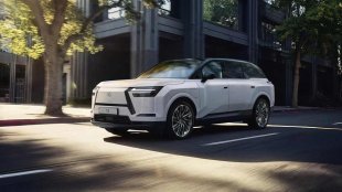 Lexus показа луксозния събрат на Highlander