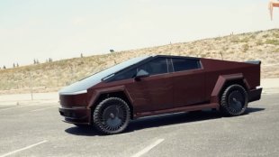 На Шак му писна от Cybertruck, продава един от трите си пикапа
