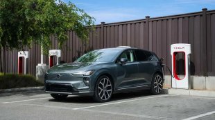 Tesla пусна Volvo на станциите си в Европа, но не и в България
