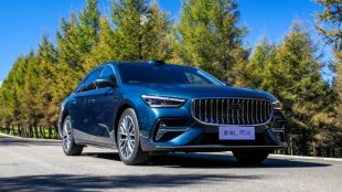 Шеф на Geely разкри бъдещето на моделите с бензинови двигатели