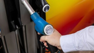 BMW и Toyota вече зареждат колите си с бензин без съдържание на петрол