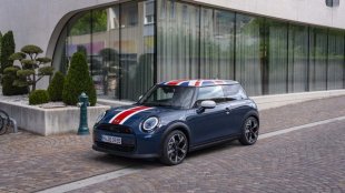 MINI отбелязва юбилей със специалното Oxford Edition 