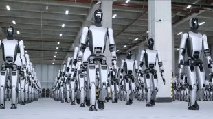 Китайците повтарят стратегията от колите. Този път става дума за роботи