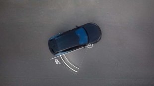 Вижте как паркира новият китайски съперник на Porsche Taycan