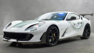Полицаи си поръчаха тунинговано Ferrari 812