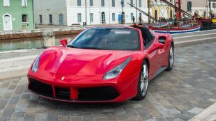 Ferrari или Porsche за малко пари? Младите хора са открили начин 