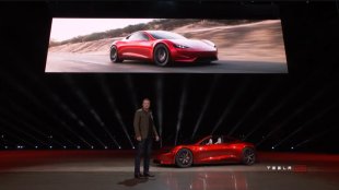 Tesla огложи представянето на Roadster с две седмици