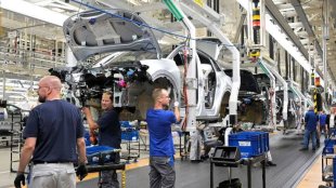 Volkswagen обяви най-големите съкращения в историята на индустрията