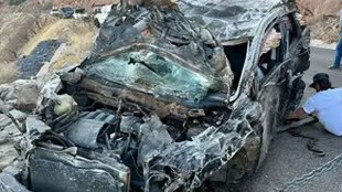 Шофьор падна с колата си от 61 метра в каньон и оцеля