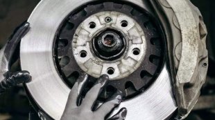 Как да защитим спирачната система през зимата