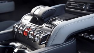 Нова революция от Китай &ndash; екраните отстъпват на бутони