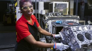 Спасителен план? Nissan продаде още един завод на прекия си конкурент