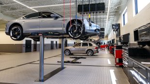 Собственици съдят Porsche заради отказ на достъп до софтуер