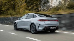 Прогноза: 23 милиона продажби на EV до края на 2026