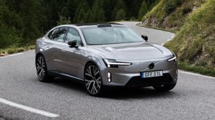 Новите модели на Volvo ще се предупреждават за проблеми на пътя