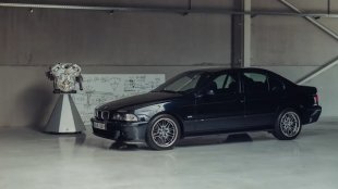 Единственото BMW M5 с W10 излиза на търг