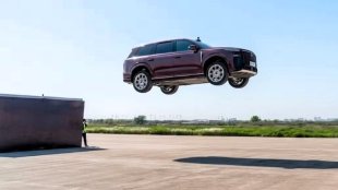 Брутален тест: 3-тонен SUV беше изстрелян със 100 км/ч