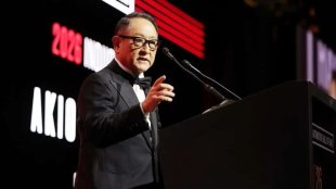 Шефът на Toyota призива конкурентите към сътрудничество