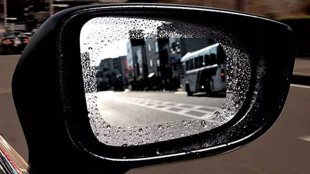 Нова технология решава проблема с водния филм върху огледалата