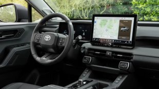 Toyota премахна бутоните от RAV4... и вече може да ги върне отново