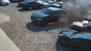 Вижте как BMW X5 се запали на бензиностанция и изгоря