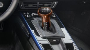 Porsche направи уникален автоматик, за да спаси механичните скорости
