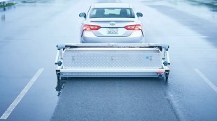 Toyota създаде гигантска &bdquo;гъба&ldquo;, за да пребори дъжда на тестовата писта