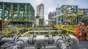 Петролни гиганти отиват на съд за заговор срещу електрификацията