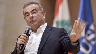 Акционери в Nissan искат Карлос Гон обратно начело