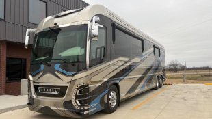 Най-луксозният спа център на колела струва 2,8 милиона долара