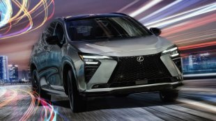 Бестселър на Lexus получи нова хибридна технология
