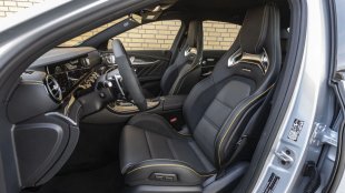 Mercedes-AMG на съд заради изгаряща емблема