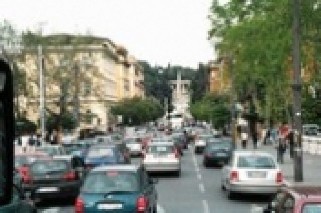 Половин милион са служебните коли в Италия