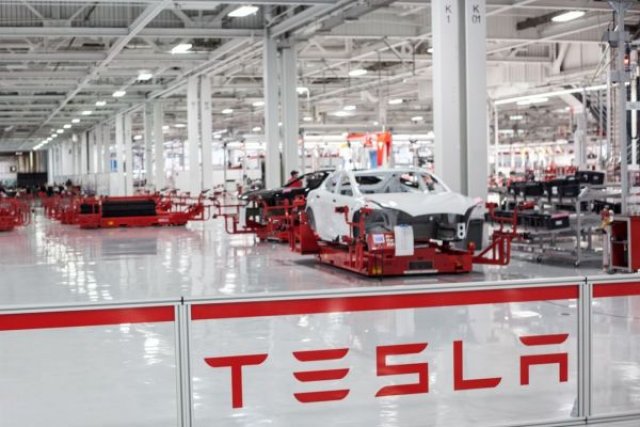В Tesla започнаха масови съкращения
