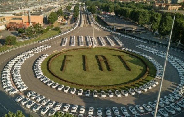 Компанията, която подари 1500 чисто нови Fiat 500 (ВИДЕО)