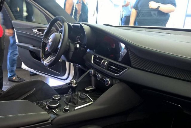 Alfa Romeo Giulia отвътре