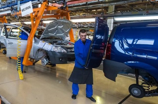 АвтоВАЗ ще уволни 8200 души