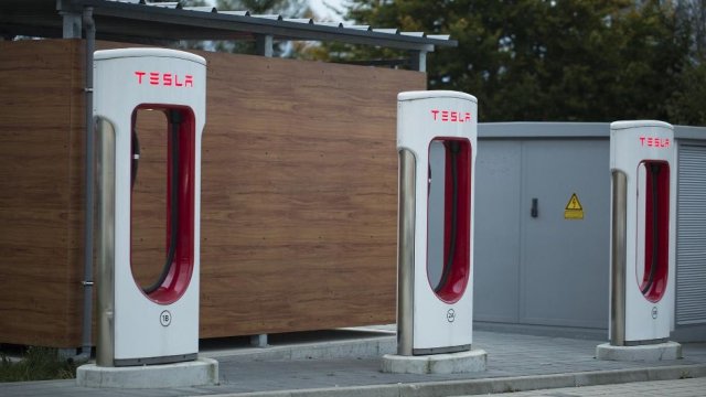 Tesla загуби още 700 млн. долара