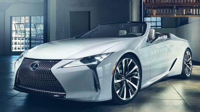 Кабриолетът Lexus LC дебютира в Гуудууд