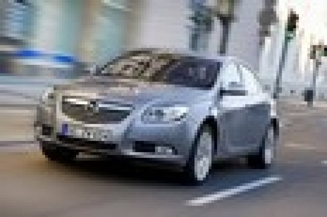 Opel Insignia с нови двигатели в Париж