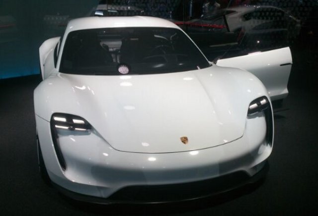 Porsche откри ерата на електромобилите