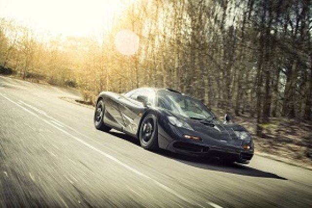 Легендата McLaren F1 се връща на пазара