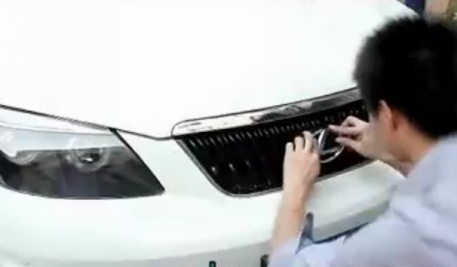 $95 за емблеми и си мислиш, че караш Lexus